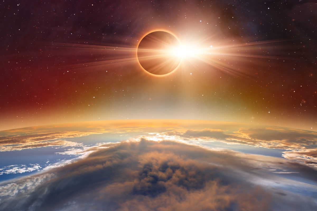 Une éclipse partielle du Soleil pour aider à la réflexion Exemplaire